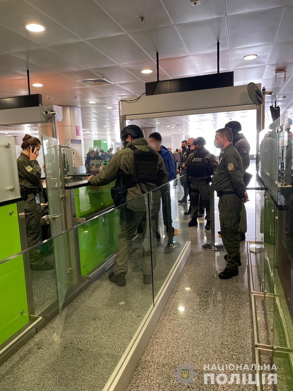 Поліцейські затримали екстрадованого з Туреччини чоловіка, який підозрюється у вбивстві