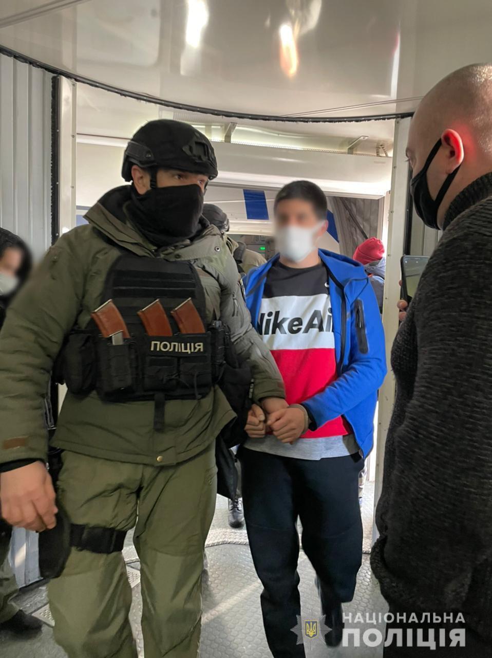 Поліцейські затримали екстрадованого з Туреччини чоловіка, який підозрюється у вбивстві