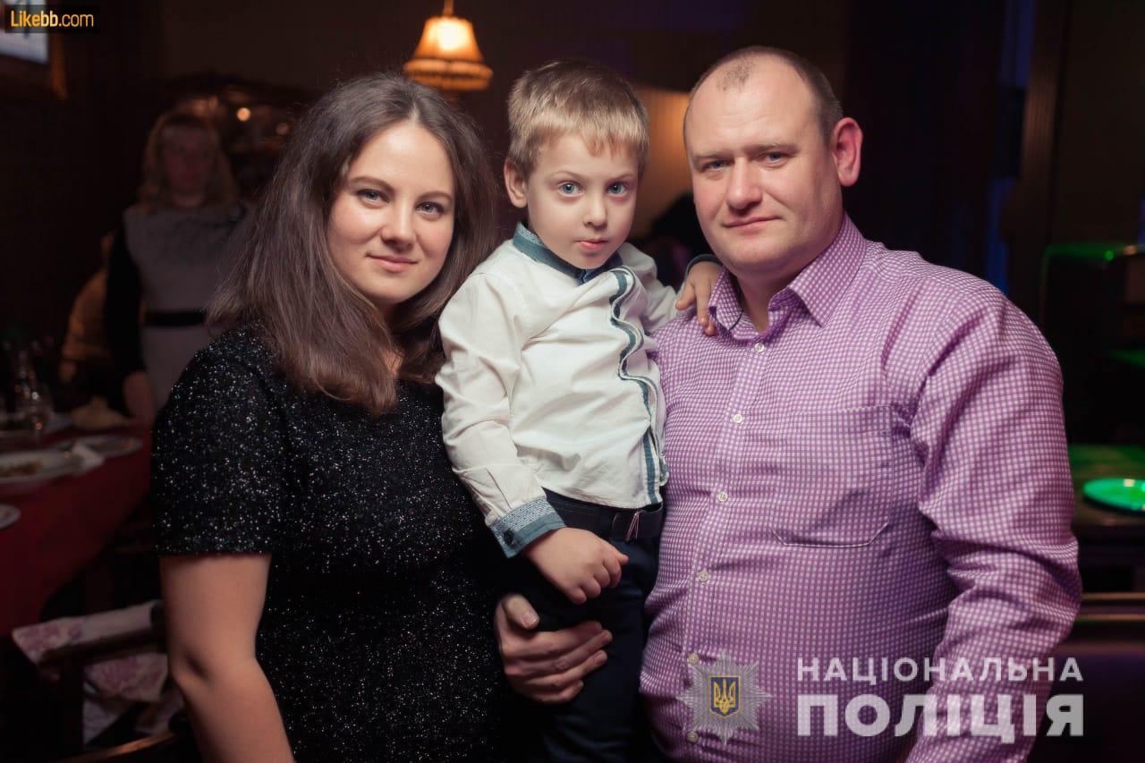 Друзі, у переддень святого Валентина не можемо не познайомити вас із поліцейськими з Одеси, які за 12 років спільного життя, немов молодята, випромінюють один з одним юнацьке щастя