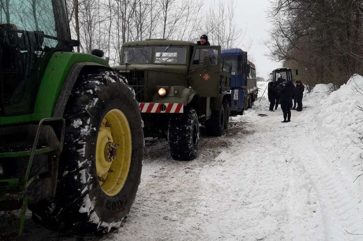 Чернівецька область: рятувальники допомагають людям долати наслідки негоди