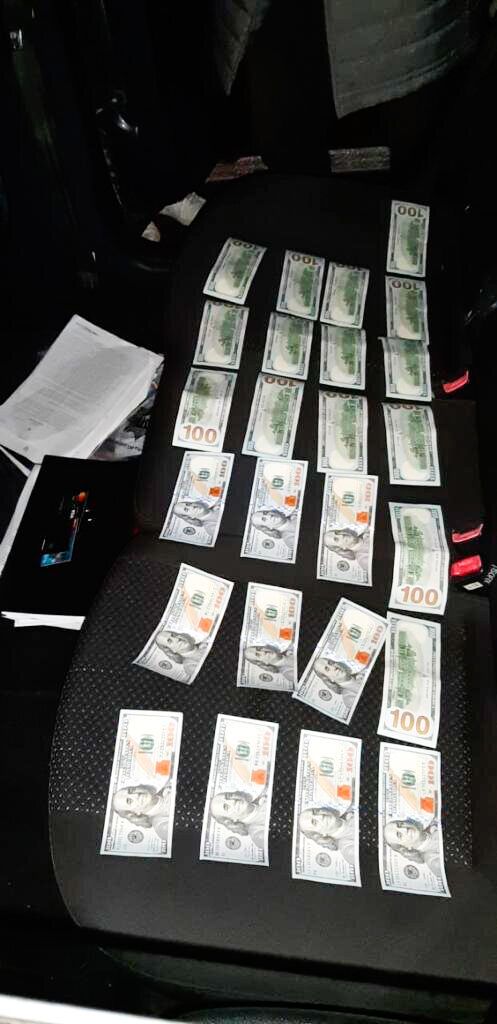 Миколаївські правоохоронці затримали під час отримання неправомірної вигоди керівника відділу державної виконавчої служби