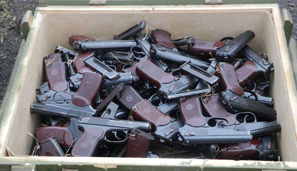 В Маріуполі правоохоронці вилучили великий схрон боєприпасів