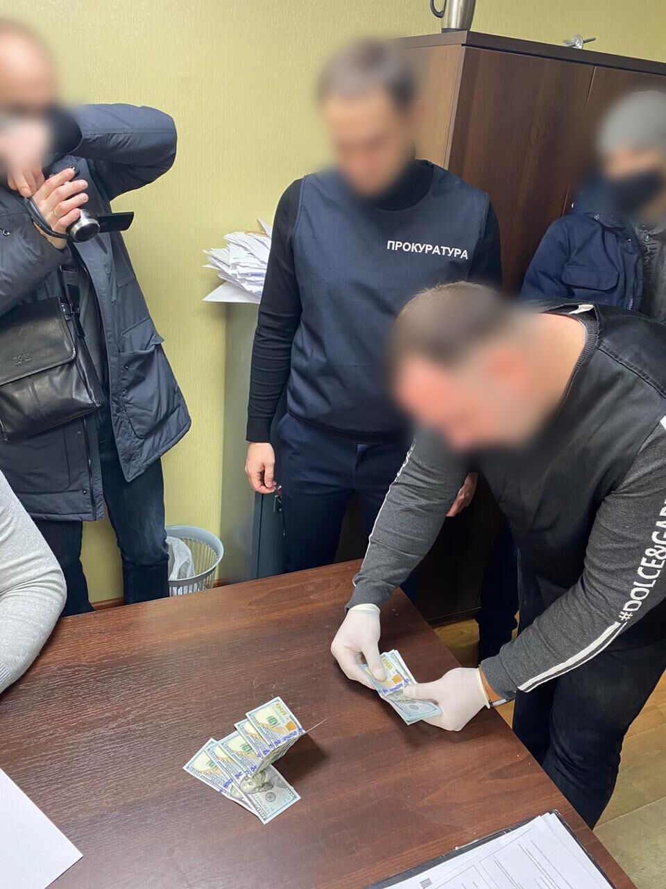 За хабар намагались закрити кримінальне провадження про смертельне ДТП - затримано адвоката (ФОТО)