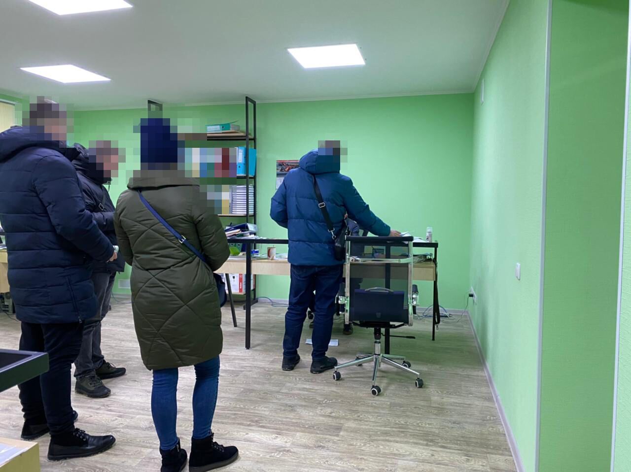Неуважність комунальників та привласнення коштів директором фірми - підрядника: трьом особам повідомлено про підозру (ФОТО)