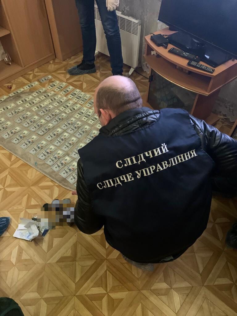 За організацію фіктивних медичних оглядів трьом особам повідомлено про підозру (ФОТО)