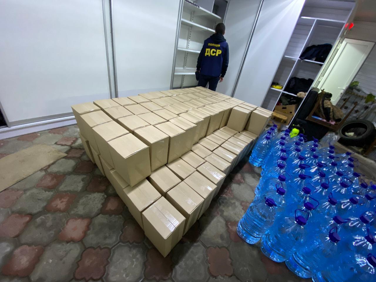 Підпільне виробництво алкогольних виробів — судитимуть трьох членів організованої групи (ВІДЕО, ФОТО)