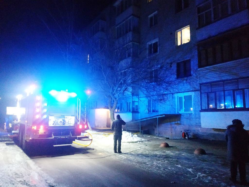 Житомирська область: рятувальники вивели із задимленого приміщення чоловіка