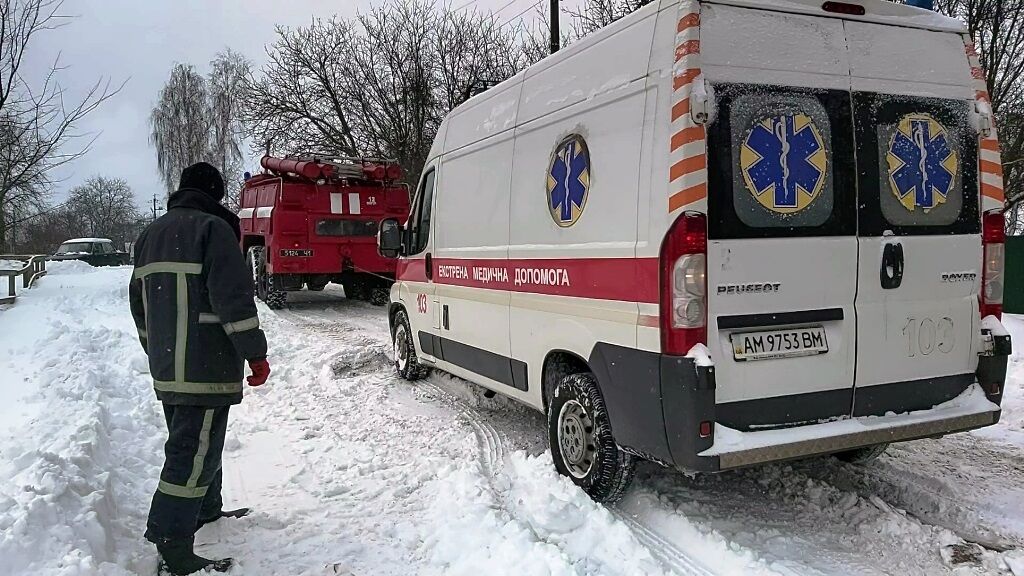 Житомирська область: упродовж доби рятувальники надавали допомогу водіям вантажівок та швидких