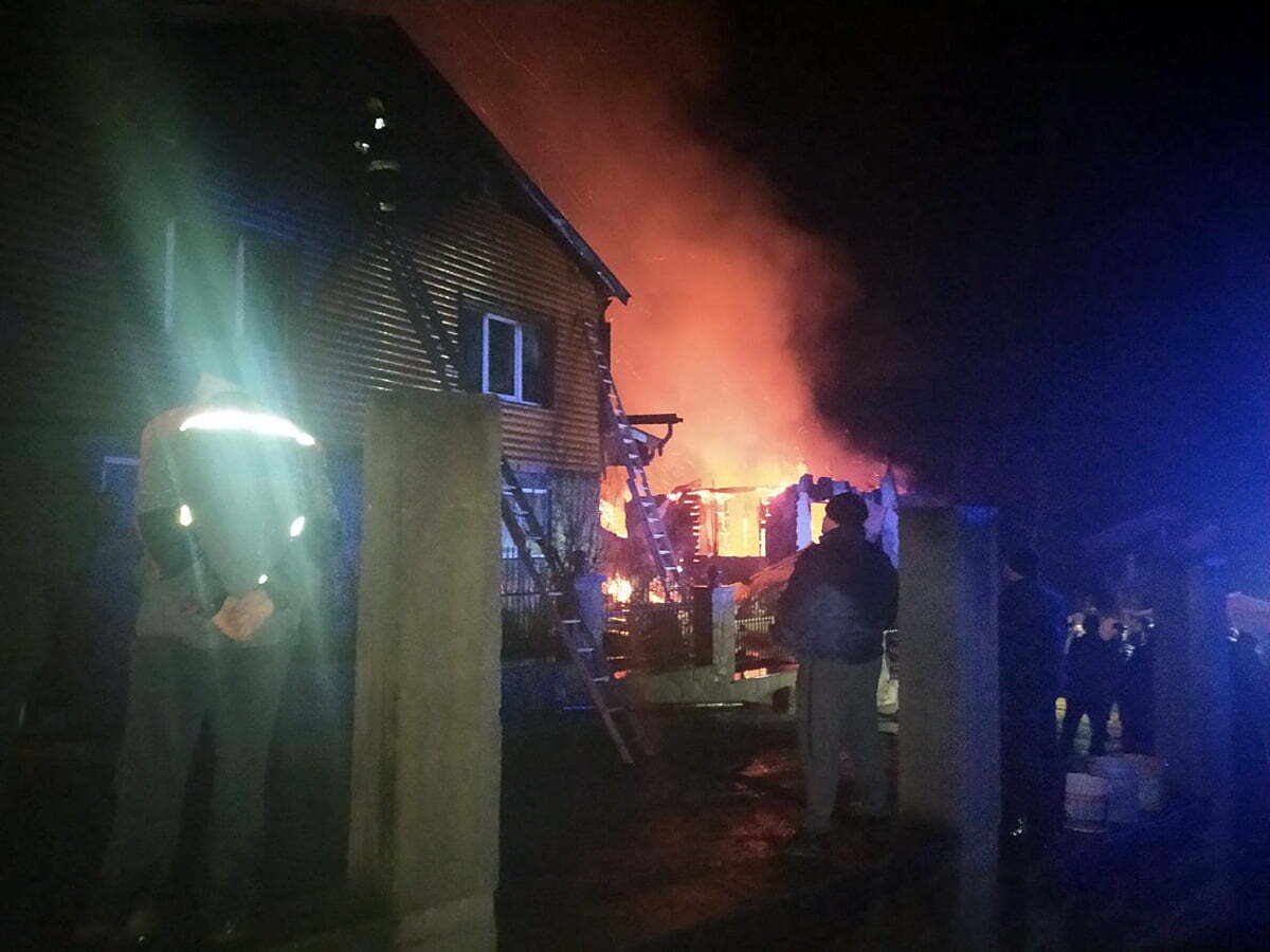 Закарпатська область: на Тячівщині сталася пожежа на території приватного господарства