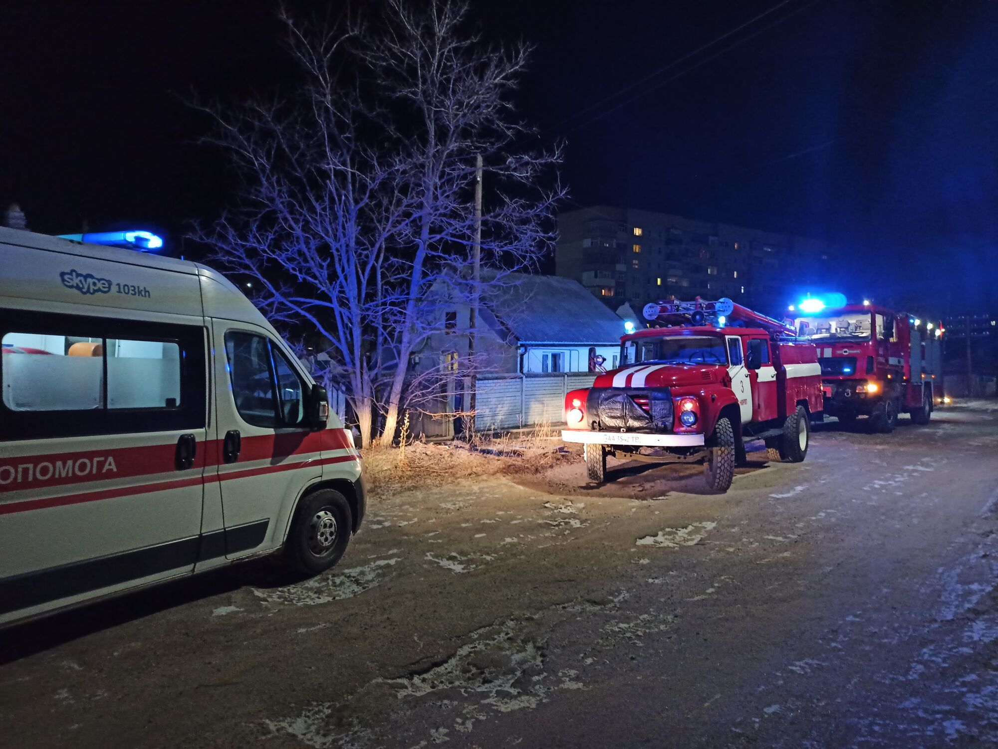 Харківська область: рятувальники ліквідували пожежу на території приватного домоволодіння