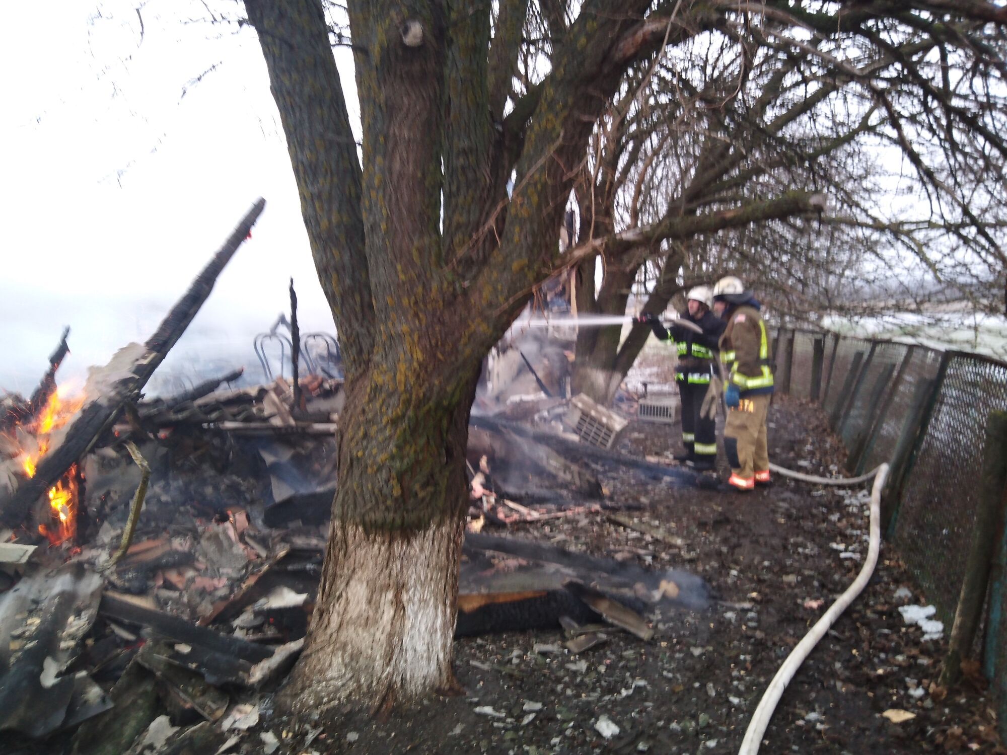 Херсонщина: верхньорогачицькі рятувальники ліквідували пожежу будівлі фермерського господарства