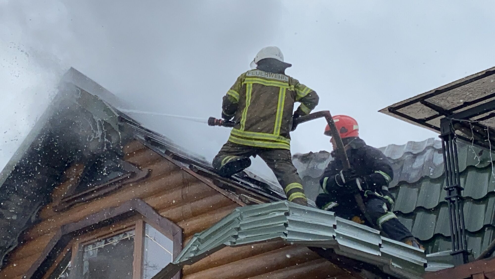 м. Чернівці: вогнеборці ліквідували пожежу в житловому будинку