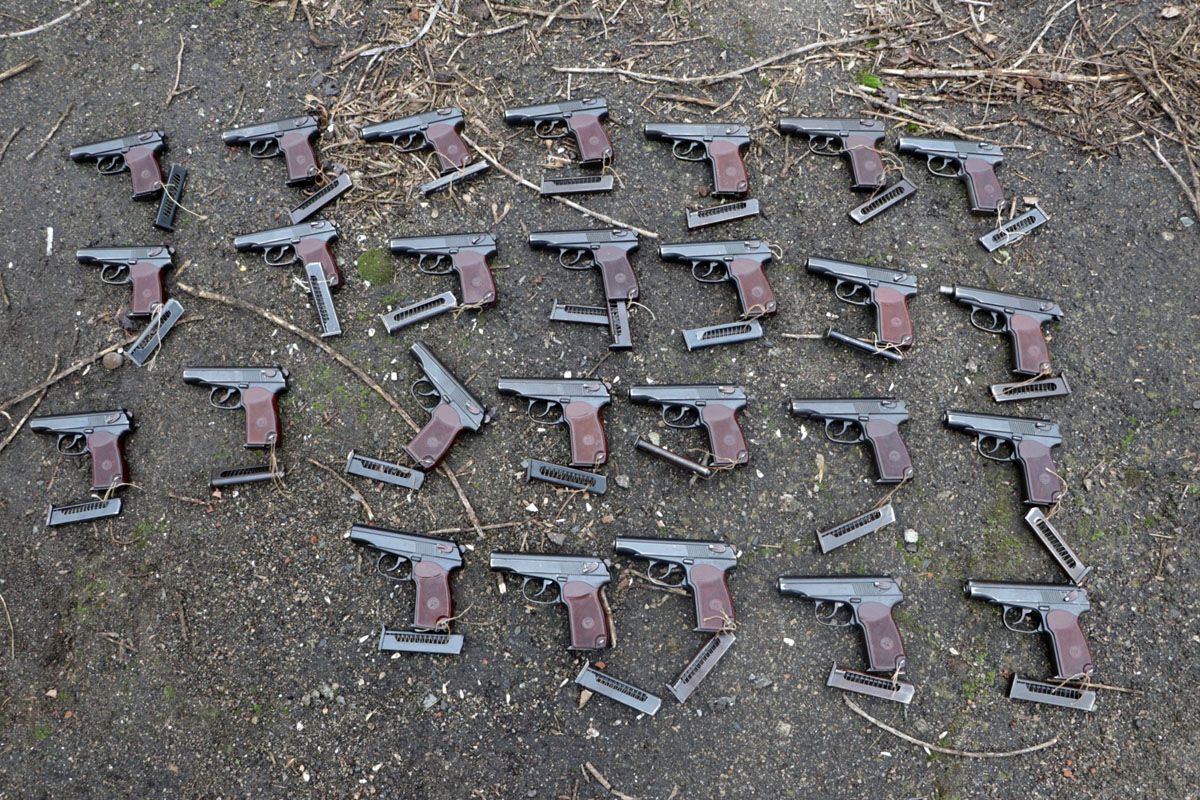 У Маріуполі правоохоронці вилучили великий схрон боєприпасів