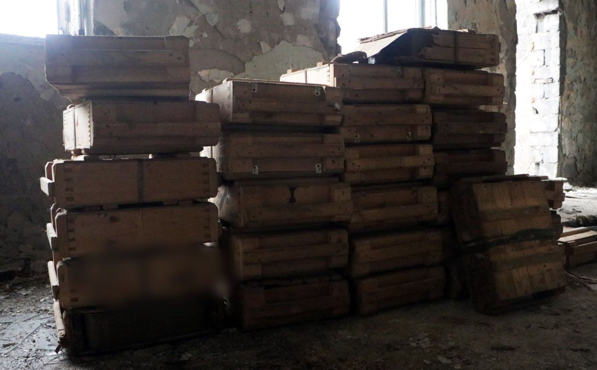 У Маріуполі правоохоронці вилучили великий схрон боєприпасів