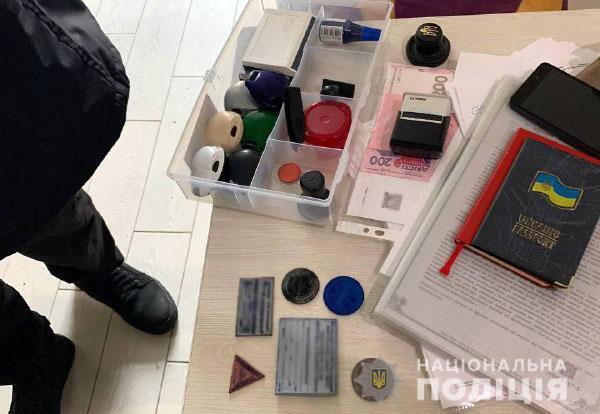 У Краматорську поліцейські ліквідували заклад із надання фальшивих довідок про відсутність коронавірусу
