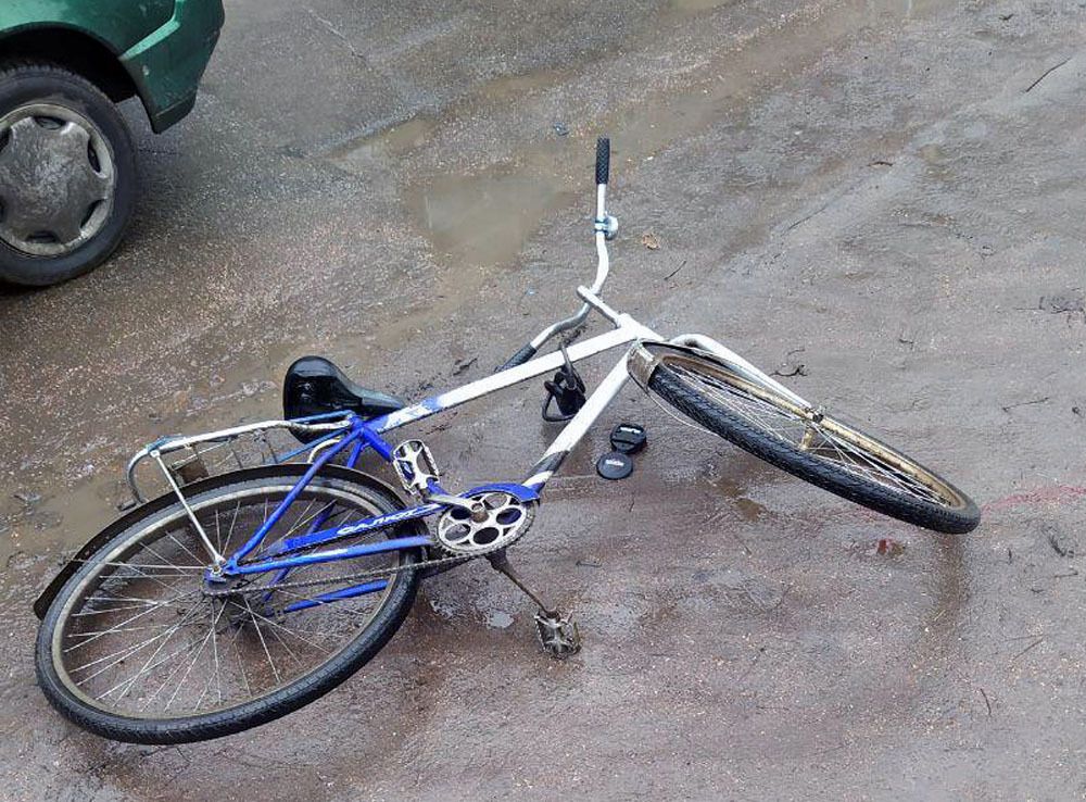 Поліцейські розслідують ДТП у Мирнограді, під час якої загинув велосипедист