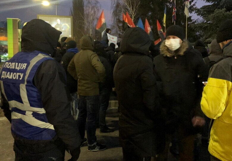 Поліцейські Києва забезпечують правопорядок біля приміщень телеканалів у Шевченківському районі