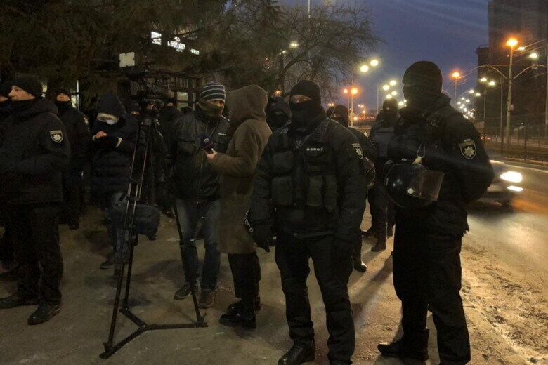 Поліцейські Києва забезпечують правопорядок біля приміщень телеканалів у Шевченківському районі
