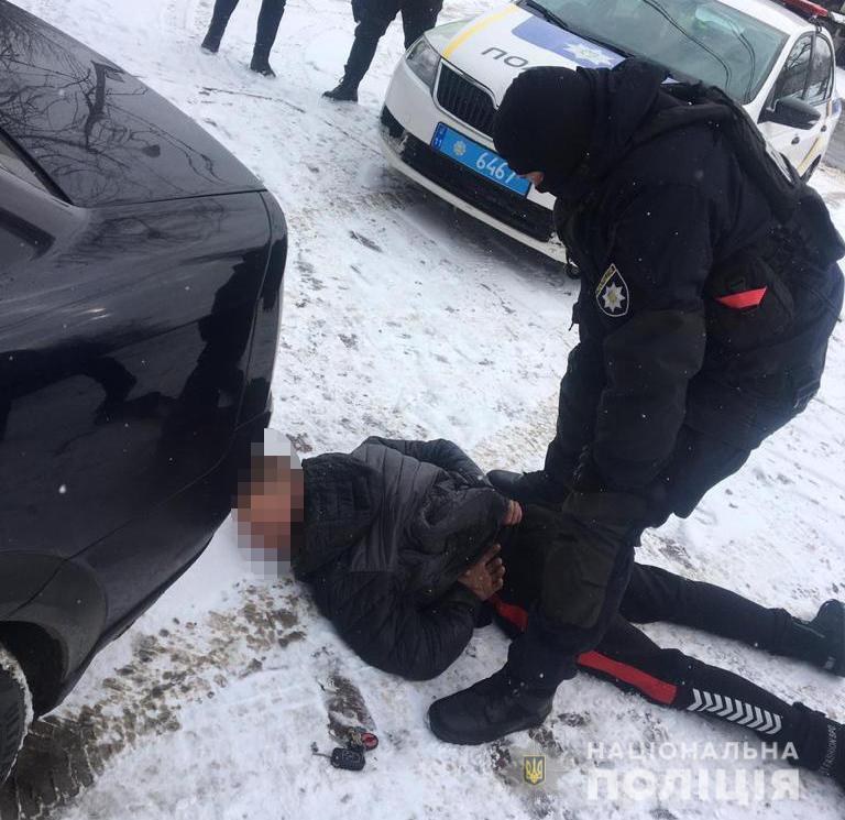 У Херсоні поліцейські припинили діяльність нарколабораторії та затримали організаторку і двох учасників злочинної групи