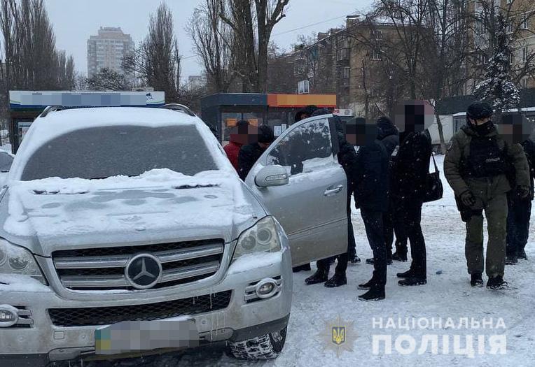 У Києві поліцейські викрили злочинну групу у вимаганні 56 тисяч євро