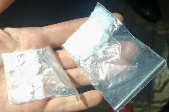 Одеські поліцейські повідомили трьом приїжджим про підозру у зберіганні наркотиків