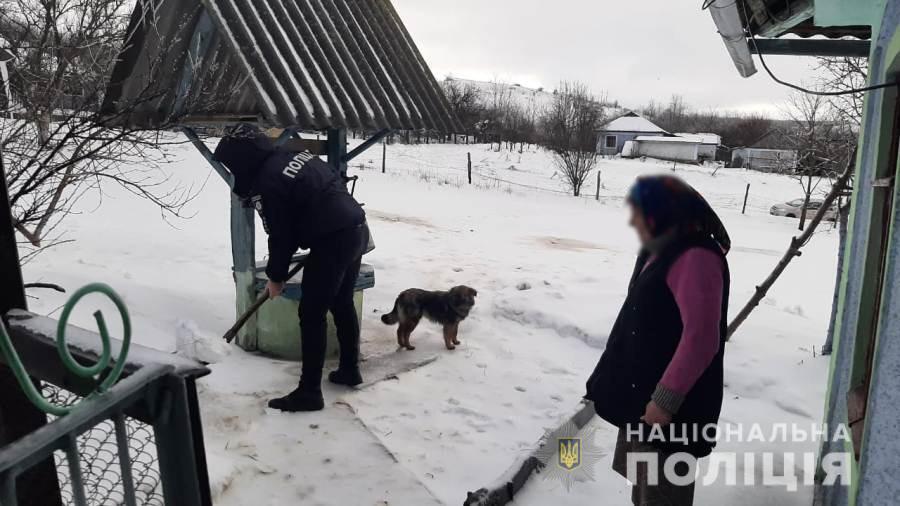 Поліцейські Одещини піклуються про самотніх громадян поважного віку