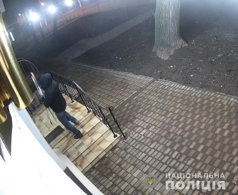 В Одесі поліцейські затримали чоловіка, який обікрав магазин оптичного обладнання більш ніж на мільйон гривень