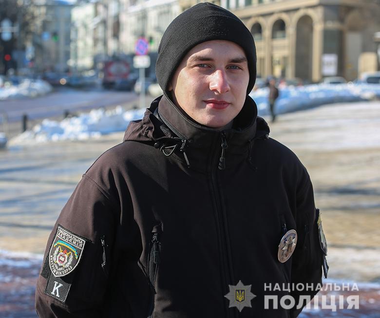 У Києві курсант відомчого вишу спільно з оперативниками затримав трьох молодиків за розбійний напад
