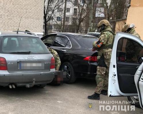 На Луганщині поліція викрила групу наркозбувачів, які вирощували коноплі у будинку