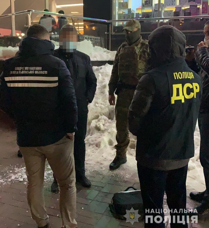 Поліція затримала на «відкаті» у 365 тисяч гривень заступника начальника управління Львівської обласної державної адміністрації