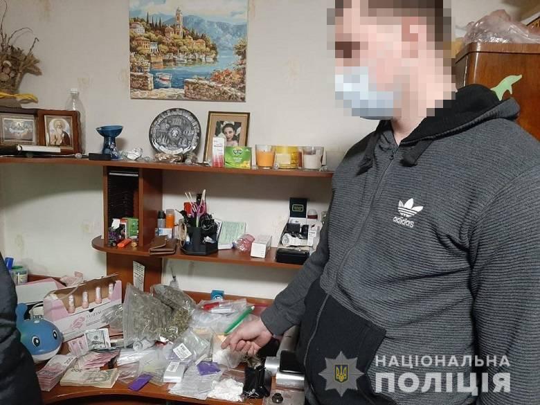 Оперативники поліції Києва провели спецоперацію для затримання наркоторговців