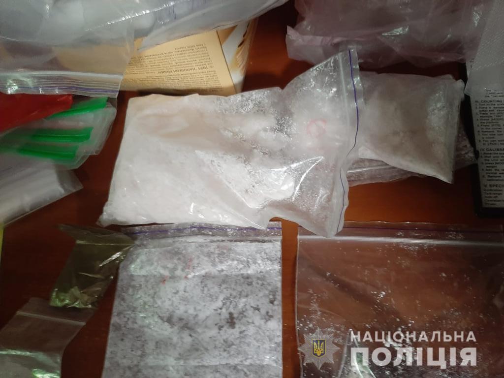 Оперативники поліції Києва провели спецоперацію для затримання наркоторговців