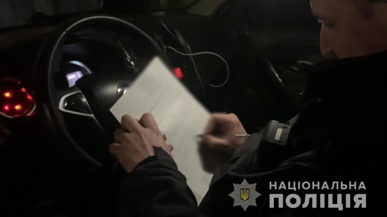 На Одещині поліцейські затримали місцевого чоловіка за насильство щодо співмешканки та працівника правоохоронного органу