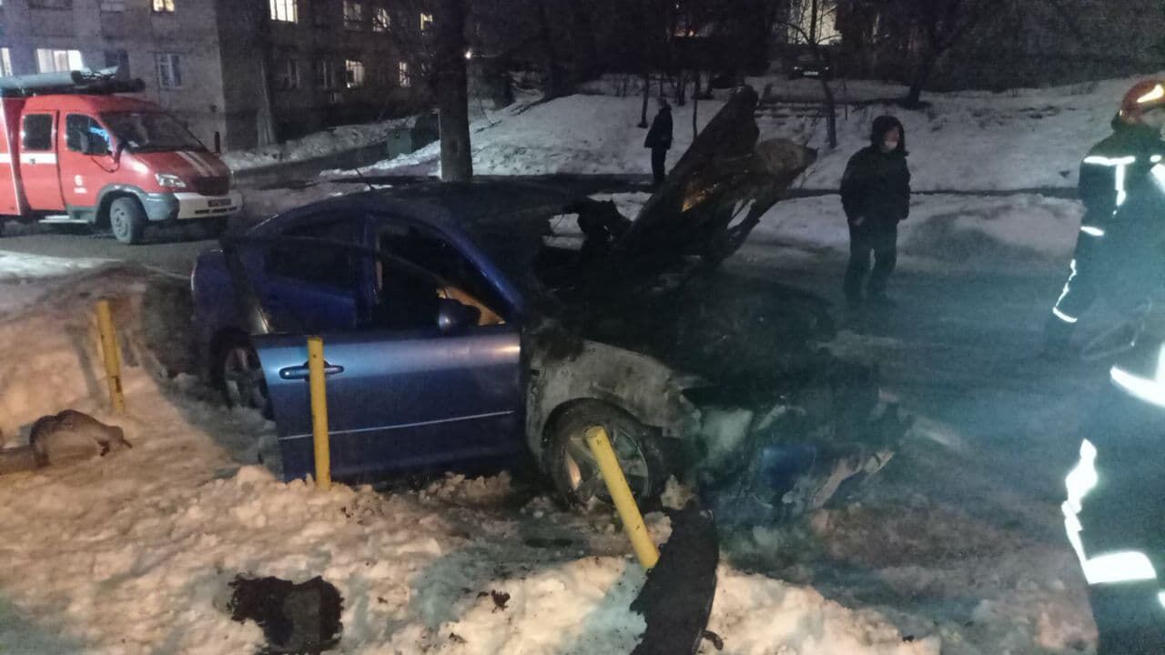 У Києві рятувальники ліквідували загоряння легкового автомобіля