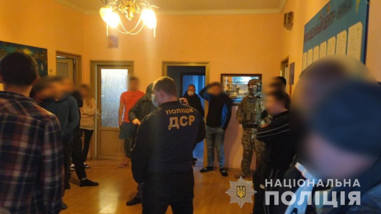 В Одесі поліцейські припинили роботу незаконного реабілітаційного центру, де насильно утримували людей