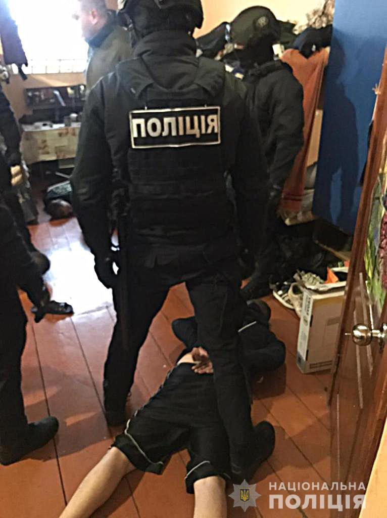 Рівненські поліцейські викрили шахрайську «схему», організовану арештантами СІЗО