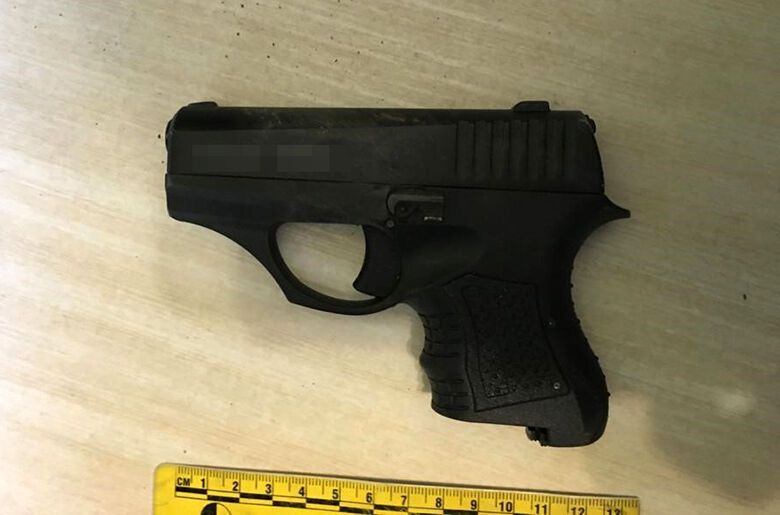 Слідчі поліції Києва завершили розслідування щодо групи осіб, які скоювали розбійні напади на клієнтів обмінних пунктів