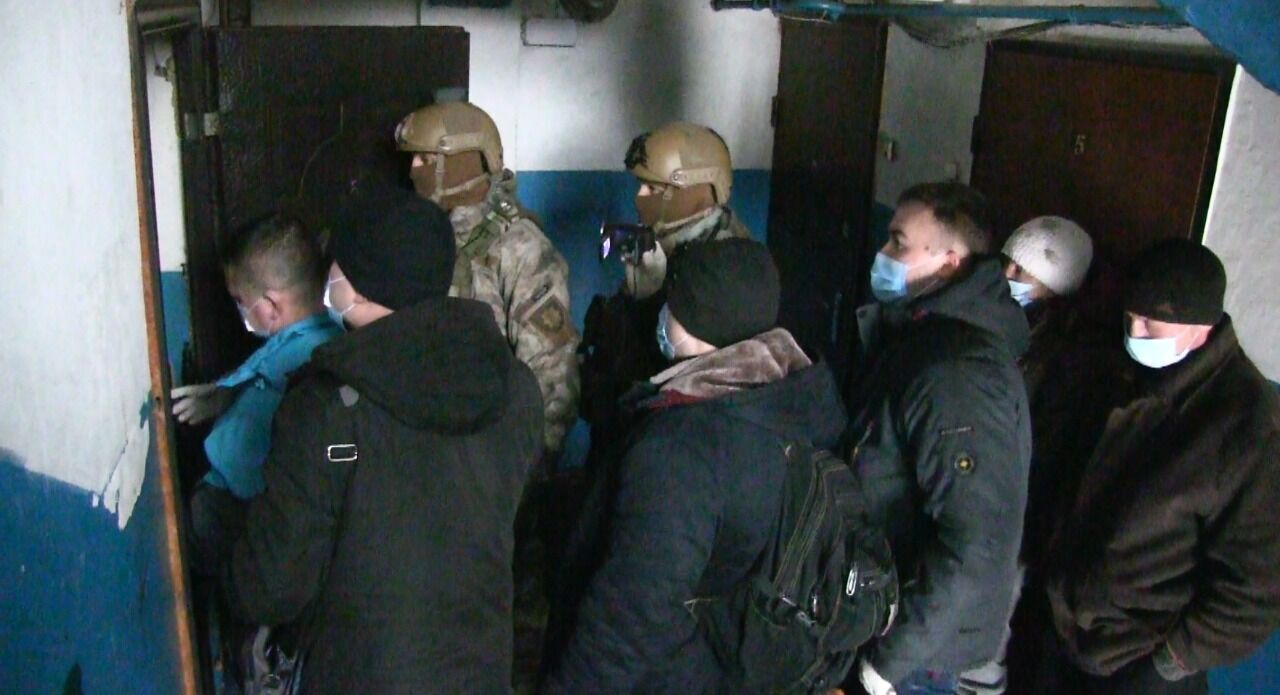 На Сумщині поліцейські встановили трьох чоловіків, який обґрунтовано підозрюють у шахрайствах та крадіжках - з автомобілів, гаражів і приватного будинку