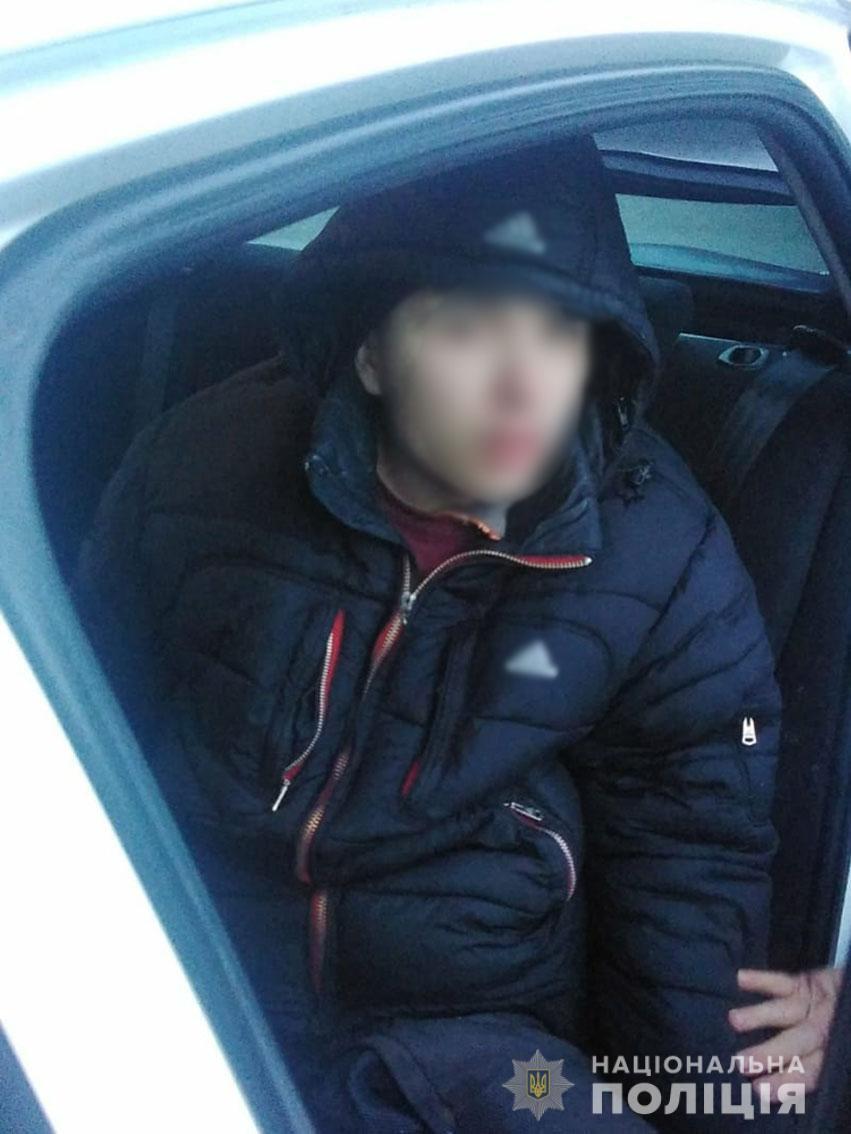 Поліцейські Чернігівщини врятували хлопця, який вночі загубився в лісі