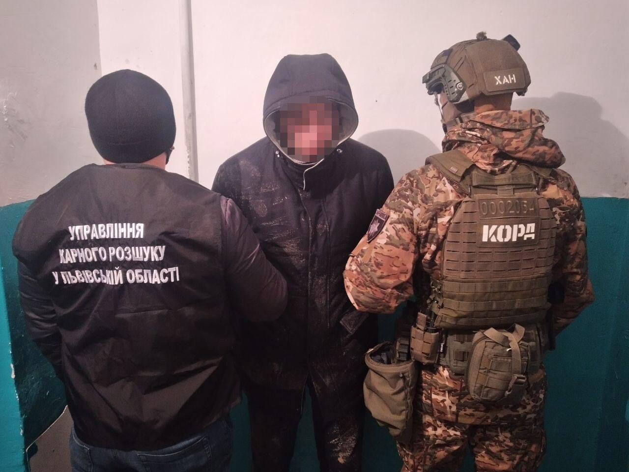 У Львові правоохоронці повідомили трьом зловмисникам про підозру у вчиненні розбійного нападу