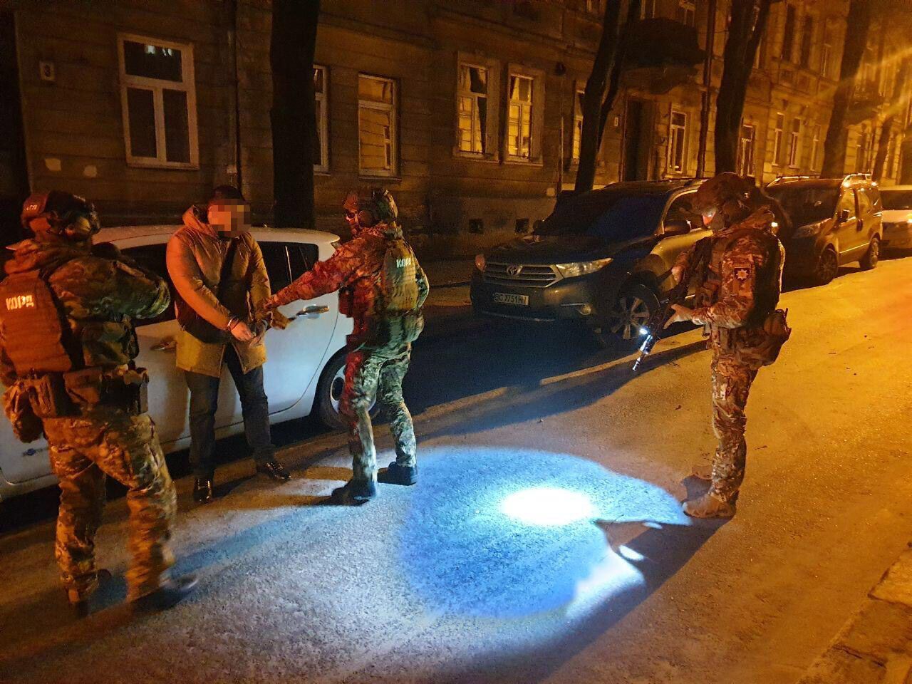 У Львові правоохоронці повідомили трьом зловмисникам про підозру у вчиненні розбійного нападу