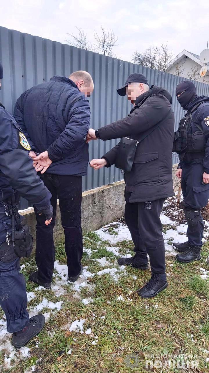 Закарпатські поліцейські заблокували канал постачання в регіон особливо небезпечних психотропів