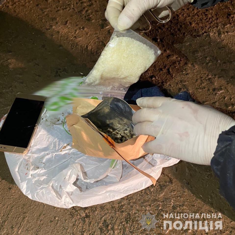Закарпатські поліцейські заблокували канал постачання в регіон особливо небезпечних психотропів