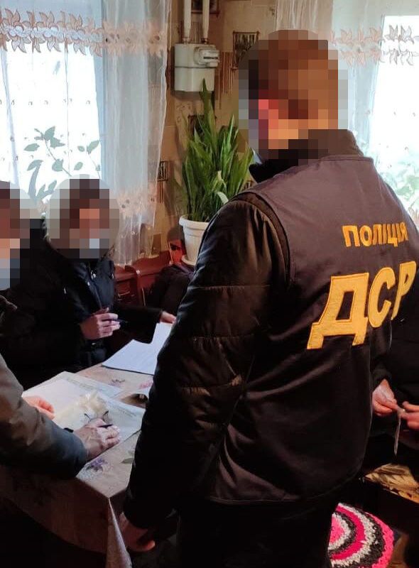 На Харківщині трьом фігурантам повідомили про підозри у вимаганні та підпалі майна