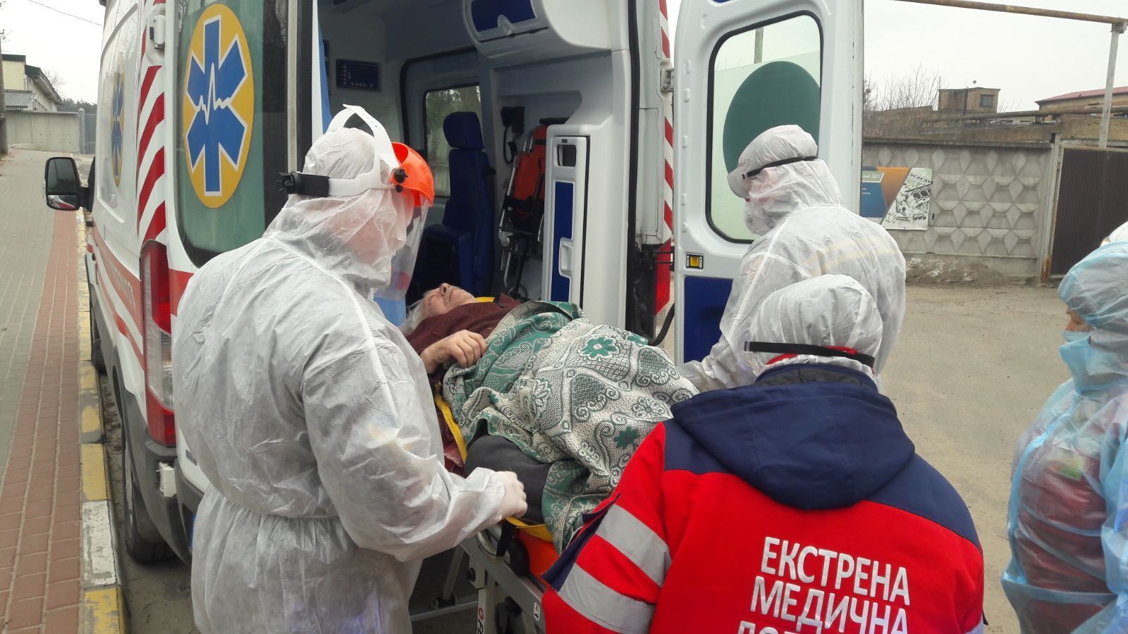 Київська область: рятувальники надали допомогу медикам