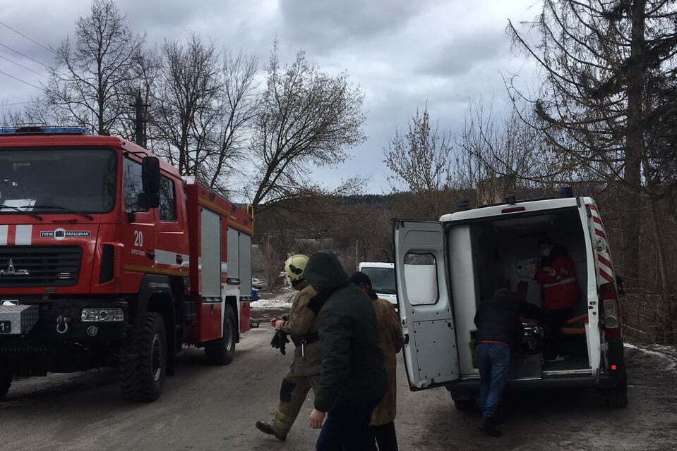 Житомирська область: рятувальники вилучили чоловіка, який впав із закинутої будівлі