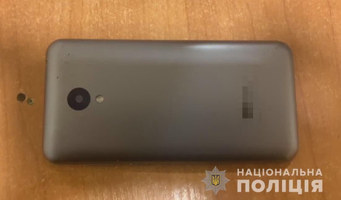 В Одесі правоохоронці викрили чоловіка, який надав завідомо неправдиве повідомлення про замінування автомобільної стоянки