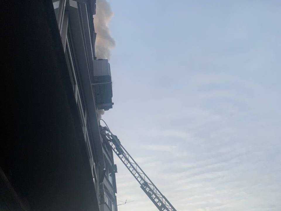 Харків: під час пожежі у висотному житловому будинку вогнеборцями врятовано 82- річну жінку, ще 10 чоловік було евакуйовано