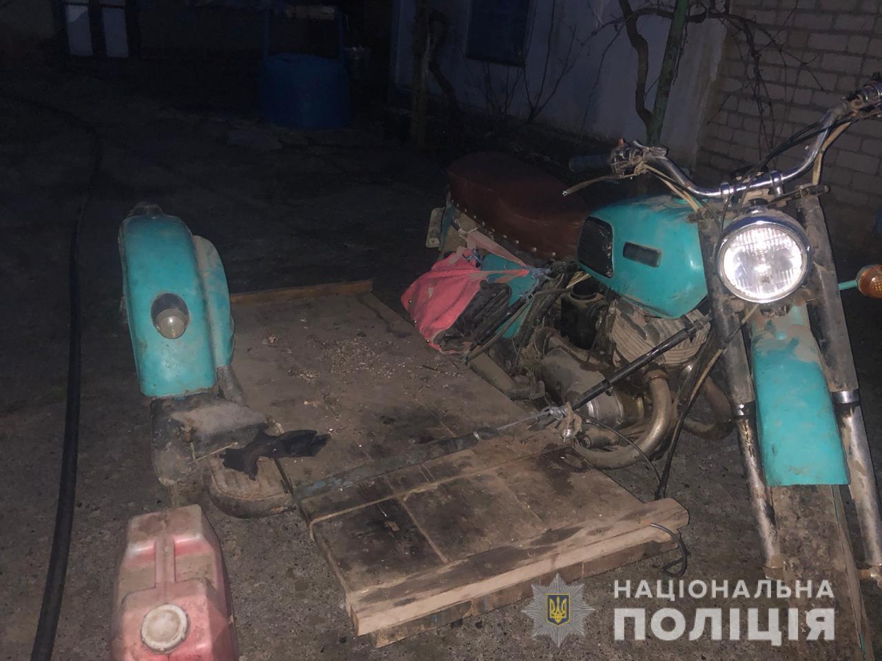 Поліцейські затримали 27-річного чоловіка з Біляївської об’єднаної територіальної громади за підозрою у незаконному привласненні майна місцевих мешканців