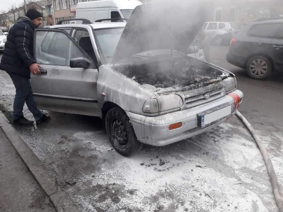 Вінницька область: рятувальники ліквідували пожежу легкового автомобіля
